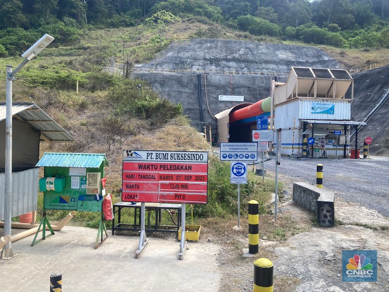 Area Izin Usaha Pertambangan (IUP) tambang emas Tujuh Bukit milik PT Merdeka Copper Gold Group Tbk di Banyuwangi, Jawa Timur. (CNBC Indonesia/Verda Nano Setiawan)