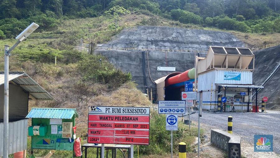 Area Izin Usaha Pertambangan (IUP) tambang emas Tujuh Bukit milik PT Merdeka Copper Gold Group Tbk di Banyuwangi, Jawa Timur. (CNBC Indonesia/Verda Nano Setiawan)