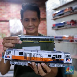 Jualan Miniatur Kereta Api Raup Cuan Puluhan Juta Per Bulan