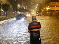 Potret Banjir Parah Terjang Hong Kong, Jalan-Mall Jadi Sungai