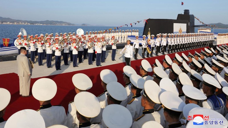 Korea Utara mengumumkan telah membangun kapal selam serang nuklir taktis No.841 untuk memperkuat kekuatan angkatan lautnya pada Jumat (8/9). (NORTHKOREA-MILITARY/)