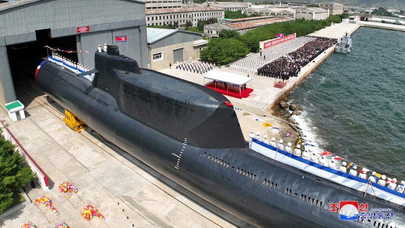 Korea Utara mengumumkan telah membangun kapal selam serang nuklir taktis No.841 untuk memperkuat kekuatan angkatan lautnya pada Jumat (8/9). (NORTHKOREA-MILITARY/)