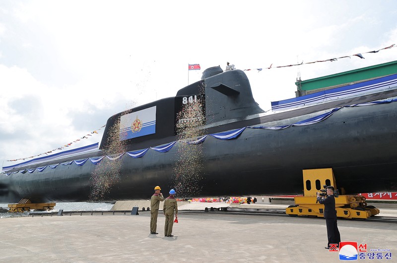 Korea Utara mengumumkan telah membangun kapal selam serang nuklir taktis No.841 untuk memperkuat kekuatan angkatan lautnya pada Jumat (8/9). (NORTHKOREA-MILITARY/)