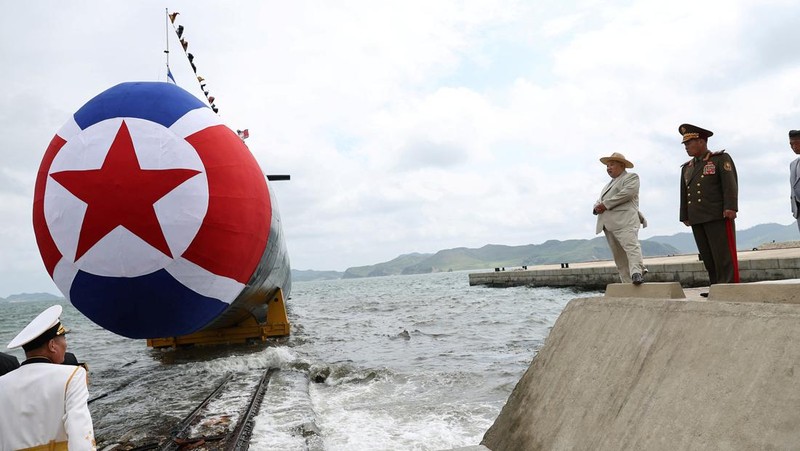 Korea Utara mengumumkan telah membangun kapal selam serang nuklir taktis No.841 untuk memperkuat kekuatan angkatan lautnya pada Jumat (8/9). (NORTHKOREA-MILITARY/)