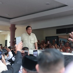 Di Sumbar, Prabowo Sebut Pemimpin Harus Selalu Koreksi Diri