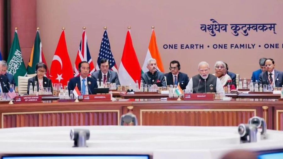 Presiden Joko Widodo duduk bersama Presiden AS Joe Biden dalam Konferensi Tingkat Tinggi G20 di India. (Instagram @Jokowi)