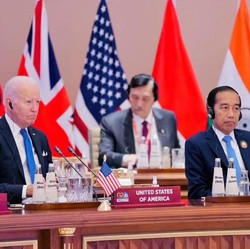 Saat Jokowi di Sebelah Biden & Dirangkul Macron di G20 India