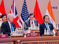 Saat Jokowi di Sebelah Biden & Dirangkul Macron di G20 India
