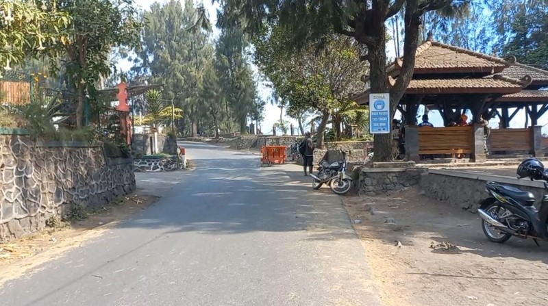 Wisata Bromo sepi pengunjung akibat kebakaran hutan dan lahan yang disebabkan oleh sebuah flare yang dinyalakan pengunjung saat berfoto prewedding. (Dok. DetikJatim/M Rofiq)