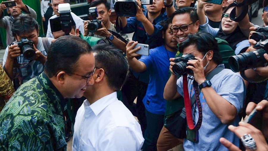 Bacapres Anies Baswedan tiba ke kantor DPP PKB, Jakarta. Ia disambut Ketum PKB yang juga bacawapres, Muhaimin Iskandar (Cak Imin), Senin (11/9/2023). (detikcom Andika Prasetia)