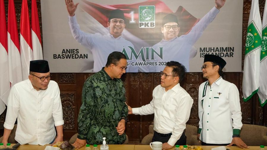 Bacapres Anies Baswedan tiba ke kantor DPP PKB, Jakarta. Ia disambut Ketum PKB yang juga bacawapres, Muhaimin Iskandar (Cak Imin), Senin (11/9/2023). (detikcom Andika Prasetia)