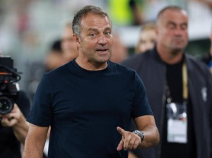Gaya Main Hansi Flick Barca Banget, tapi Ada Kendalanya