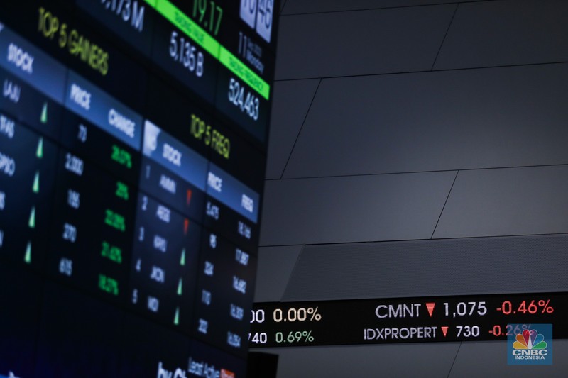 layar digital pergerakan Indeks Harga Saham Gabungan (IHSG) di Gedung Bursa Efek Indonesia, Jakarta, Senin (11/9/223). (CNBC Indonesia/Tri Susilo) layar digital pergerakan Indeks Harga Saham Gabungan (IHSG) di Gedung Bursa Efek Indonesia, Jakarta, Senin (11/9/223). (CNBC Indonesia/Tri Susilo)