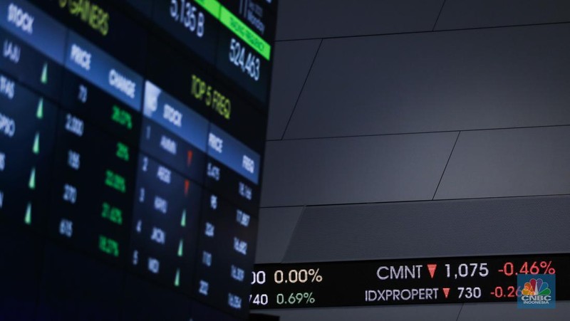 layar digital pergerakan Indeks Harga Saham Gabungan (IHSG) di Gedung Bursa Efek Indonesia, Jakarta, Senin (11/9/223). (վ/Tri Susilo)