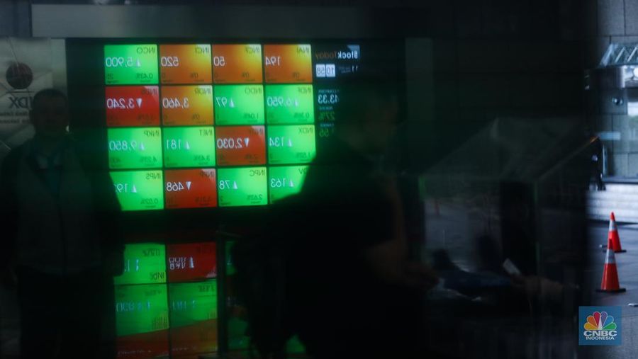layar digital pergerakan Indeks Harga Saham Gabungan (IHSG) di Gedung Bursa Efek Indonesia, Jakarta, Senin (11/9/223). (CNBC Indonesia/Tri Susilo)