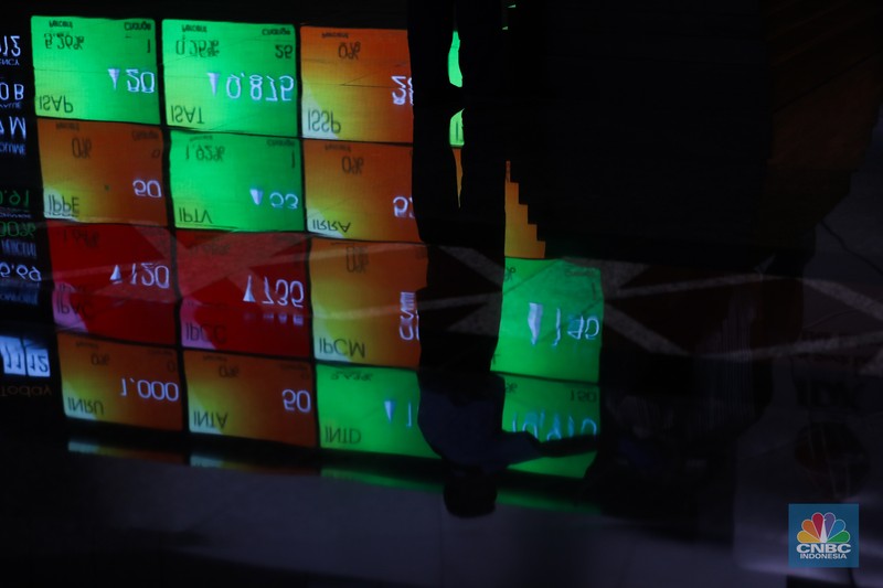 layar digital pergerakan Indeks Harga Saham Gabungan (IHSG) di Gedung Bursa Efek Indonesia, Jakarta, Senin (11/9/223). (CNBC Indonesia/Tri Susilo) layar digital pergerakan Indeks Harga Saham Gabungan (IHSG) di Gedung Bursa Efek Indonesia, Jakarta, Senin (11/9/223). (CNBC Indonesia/Tri Susilo)