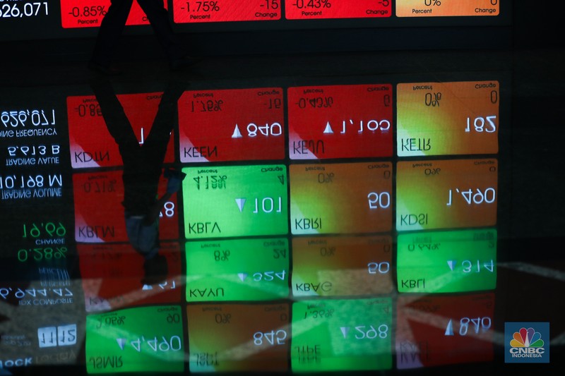 layar digital pergerakan Indeks Harga Saham Gabungan (IHSG) di Gedung Bursa Efek Indonesia, Jakarta, Senin (11/9/223). (CNBC Indonesia/Tri Susilo) layar digital pergerakan Indeks Harga Saham Gabungan (IHSG) di Gedung Bursa Efek Indonesia, Jakarta, Senin (11/9/223). (CNBC Indonesia/Tri Susilo)
