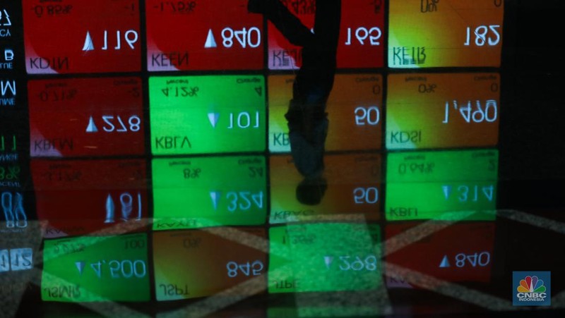 layar digital pergerakan Indeks Harga Saham Gabungan (IHSG) di Gedung Bursa Efek Indonesia, Jakarta, Senin (11/9/223). (վ/Tri Susilo)