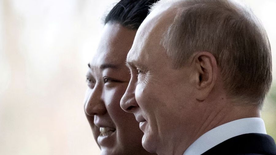 Pemimpin Korea Utara Kim Jong Un dan Presiden Rusia Vladimir Putin. (Alexander Zemlianichenko/Pool via REUTERS/File Photo)