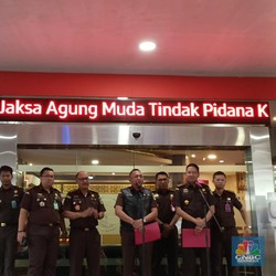 Kejagung Umumkan 3 Tersangka Baru Kasus Korupsi BTS 4G