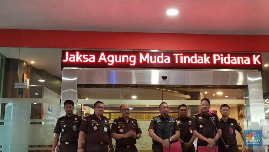 Penetapan 3 tersangka kasus dugaan korupsi BTS 4G. (CNBC Indonesia/ Novina)
