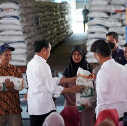 Jokowi Pulang dari India Langsung Cek Beras, Bulog Janji Ini