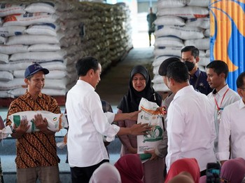 Jokowi Pulang dari India Langsung Cek Beras, Bulog Janji Ini
