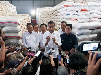 Harga Beras Naik Makin Mahal, Kata Jokowi Ini Biang Keroknya