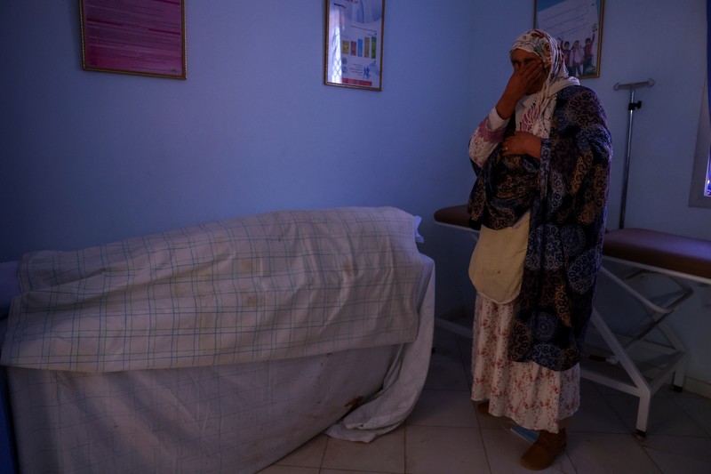 Mohamed Sebbagh, 66, berdiri di depan rumahnya yang hancur, pasca gempa mematikan, di Amizmiz, Maroko, 10 September 2023. Mohamed Sebbagh, 66, berdiri di depan rumahnya yang hancur, pasca gempa mematikan, di Amizmiz, Maroko, 10 September 2023. (REUTERS/Nacho Doce)