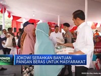 Video: Jokowi Serahkan Bantuan Pangan Beras Untuk Masyarakat