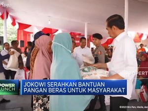 Video: Jokowi Serahkan Bantuan Pangan Beras Untuk Masyarakat