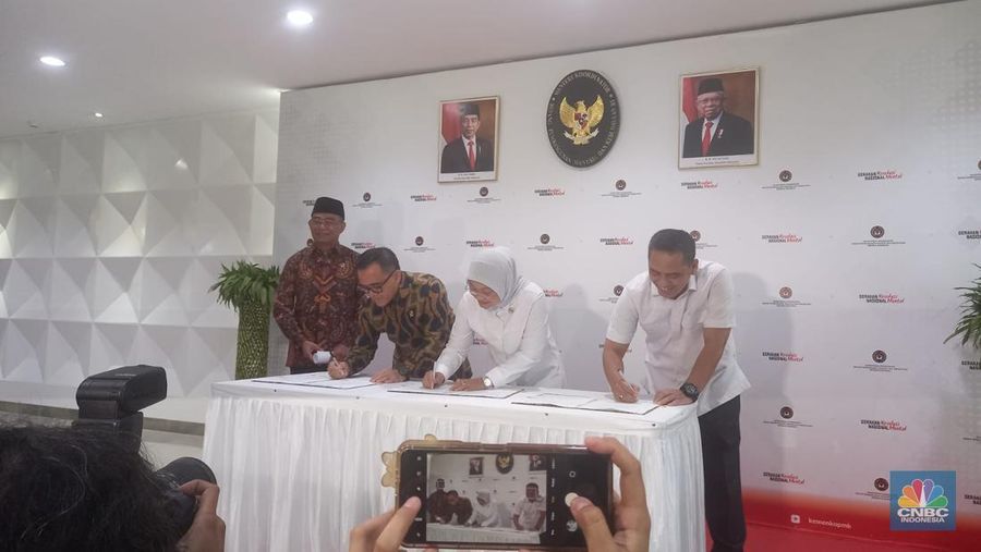 Konferensi pers SKB 3 Menteri tentang Hari Libur Nasional dan Cuti Bersama Tahun 2024. (CNBC Indonesia/Arrijal Rachman)