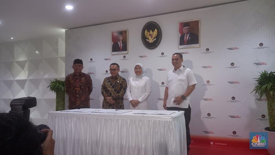 Konferensi pers SKB 3 Menteri tentang Hari Libur Nasional dan Cuti Bersama Tahun 2024. (CNBC Indonesia/Arrijal Rachman)