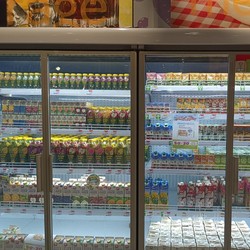 Pengunjung Transmart Happy Bisa Borong & Stok Minuman Segar