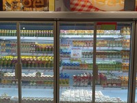 Pengunjung Transmart Happy Bisa Borong & Stok Minuman Segar