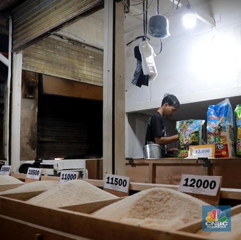 Pedagang Beras Kompak Teriak: Bukan Naik Lagi, Ganti Harga!