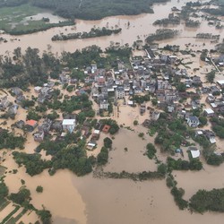 Angin Tornado Acak-Acak China, Pusat Industri Porak-poranda