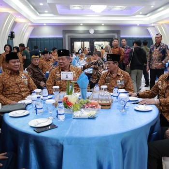 Potret Mesra SBY-Prabowo Satu Meja Acara di HUT PEPABRI