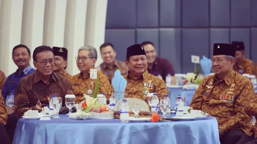 Prabowo Subianto duduk bersama dengan Susilo Bambang Yudhoyono. (Twitter @Herzaky__MP)
