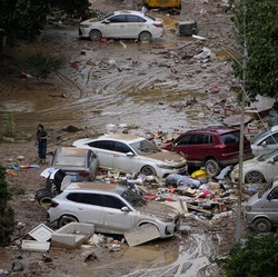 Hujan Tanpa Henti, 100 Bencana Guncang China
