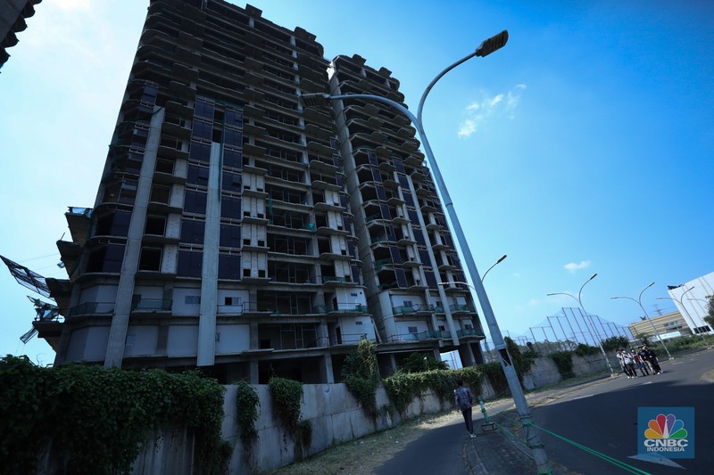 Suasana Apartemen mangkrak The Lana Alam Sutra di Kawasan Tangerang, Banten, Selasa (12/9/2023). (CNBC Indonesia/Tri Susilo) Suasana Apartemen mangkrak The Lana Alam Sutra di Kawasan Tangerang, Banten, Selasa (12/9/2023). (CNBC Indonesia/Tri Susilo)