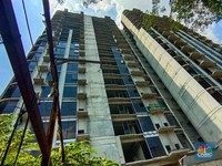 Suasana Apartemen mangkrak The Lana Alam Sutra di Kawasan Tangerang, Banten, Selasa (12/9/2023). (CNBC Indonesia/Tri Susilo)