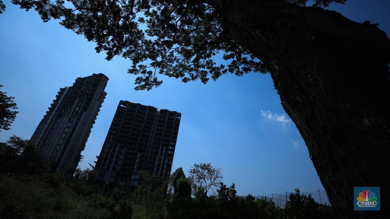 Suasana Apartemen mangkrak The Lana Alam Sutra di Kawasan Tangerang, Banten, Selasa (12/9/2023). (CNBC Indonesia/Tri Susilo)