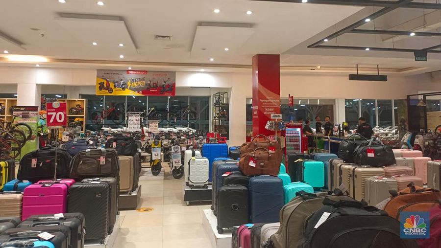 Suasana area Transliving di Transmart Cempaka Putih, Jakarta, Selasa (12/9/2023). (CNBC Indonesia/Martyasari Rizky)