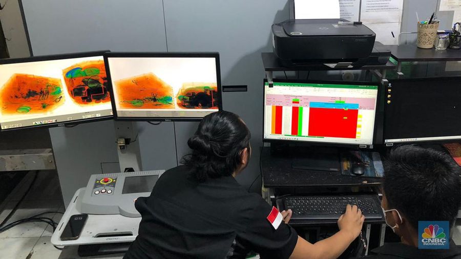 Tempat Penimbunan Sementara (TPS) Indra Jaya Swastika (IJS) Tanjung Perak, Surabaya, Jawa Timur. (CNBC Indonesia/Rindi Salsabila Putri)