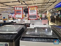 Pengunjung Ini Ngaku Hemat Usai Beli Mesin Cuci di Transmart