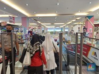 Gebyar Diskon 50% + 20% Dimulai, Pengunjung Padati Transmart