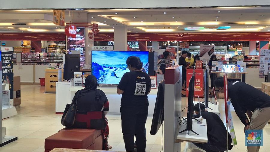TV LED diskon hingga 6 juta di Transmart. (CNBC Indonesia/Khoirul Anam)