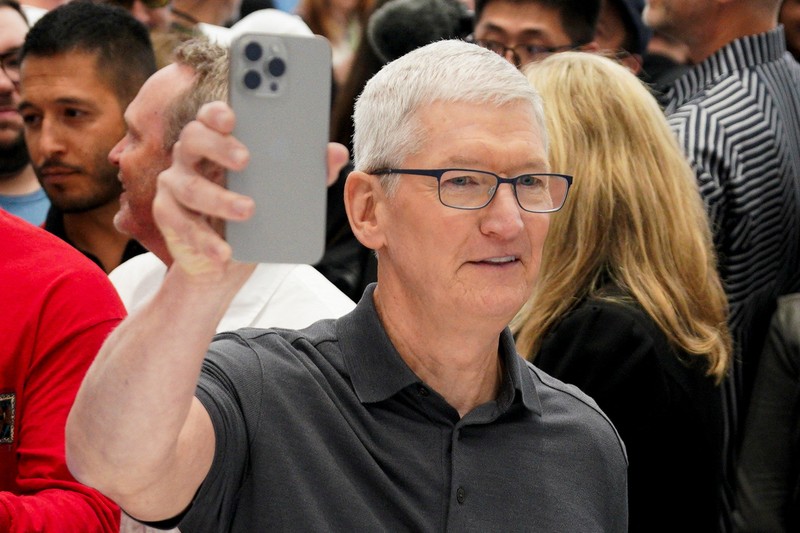 Apple resmi meluncurkan iPhone 15. (REUTERS/Loren Elliott)