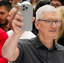 Apple Menyerah, Pemilik iPhone Bisa Download di Luar App Store